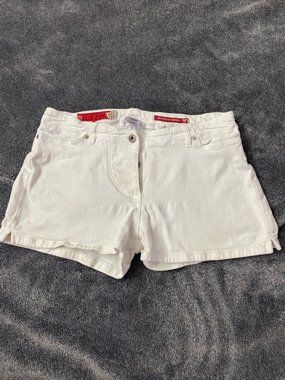 Woman’s Guess Jeans White Stretch Denim Button-Fly Shorts Size 31‎